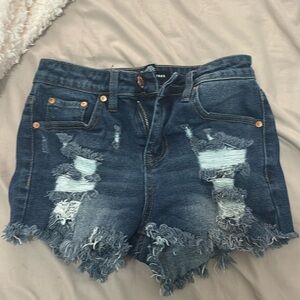 Size double 00 dark blue ripped jean shorts